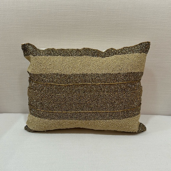 Gatsby bead decorative pillow - Picture 3 of 8